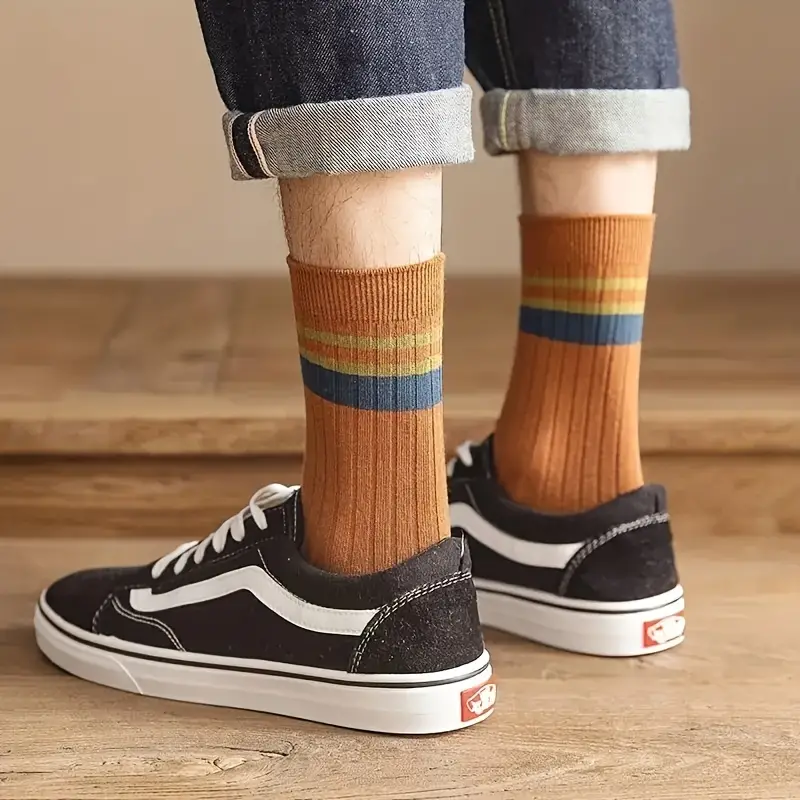 1 Pair Men's Trendy Striped Pattern Crew Socks, Breathable Comfy Casual Unisex Socks For Men's Outdoor Wearing